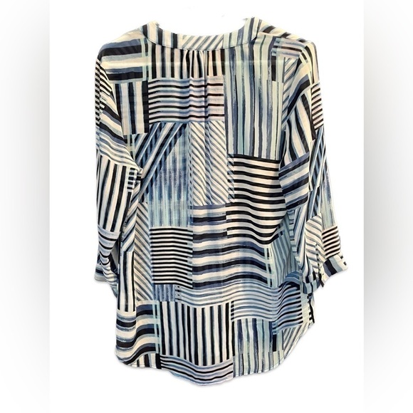 Van Heusen 3/4 Sleeve V-Neck Tunic – Size Medium - Picture 3 of 5